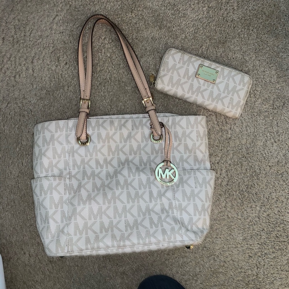 Michael Kors tan tote w/wallet